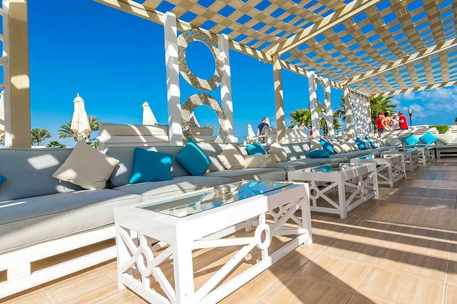 Premier Le Reve Hotel & Spa (Adults Only) Hurghada Exteriör bild The beach club at the resort