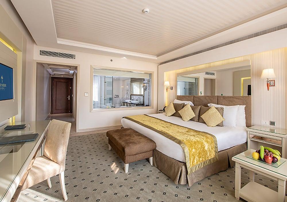 Premier Le Reve Hotel & Spa (Adults Only) Hurghada Exteriör bild A room at the Taj Bengal