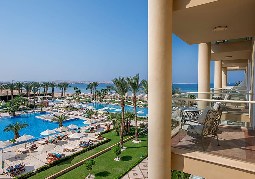 Premier Le Reve Hotel & Spa (Adults Only) Hurghada Exteriör bild The resort's main pool