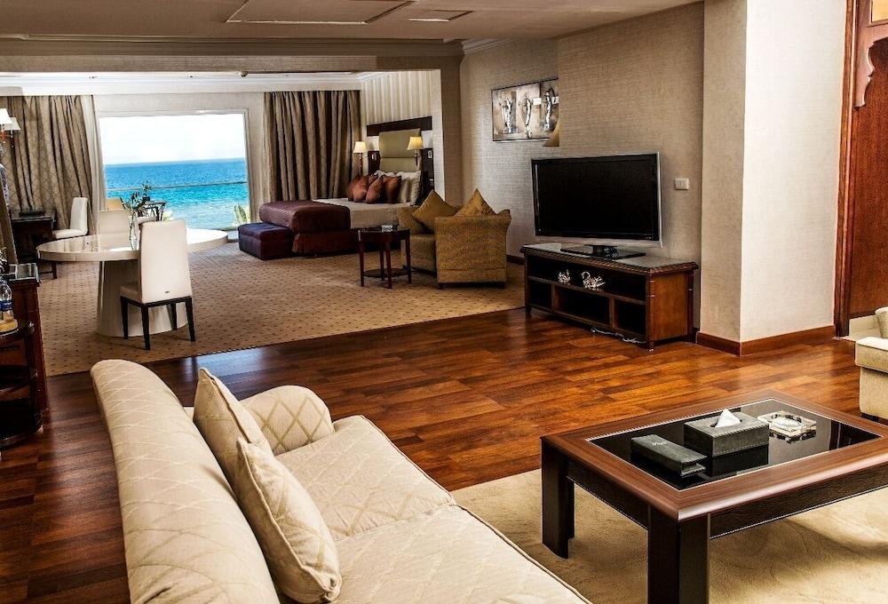 Premier Le Reve Hotel & Spa (Adults Only) Hurghada Exteriör bild A suite at the Hilton Mauritius Resort